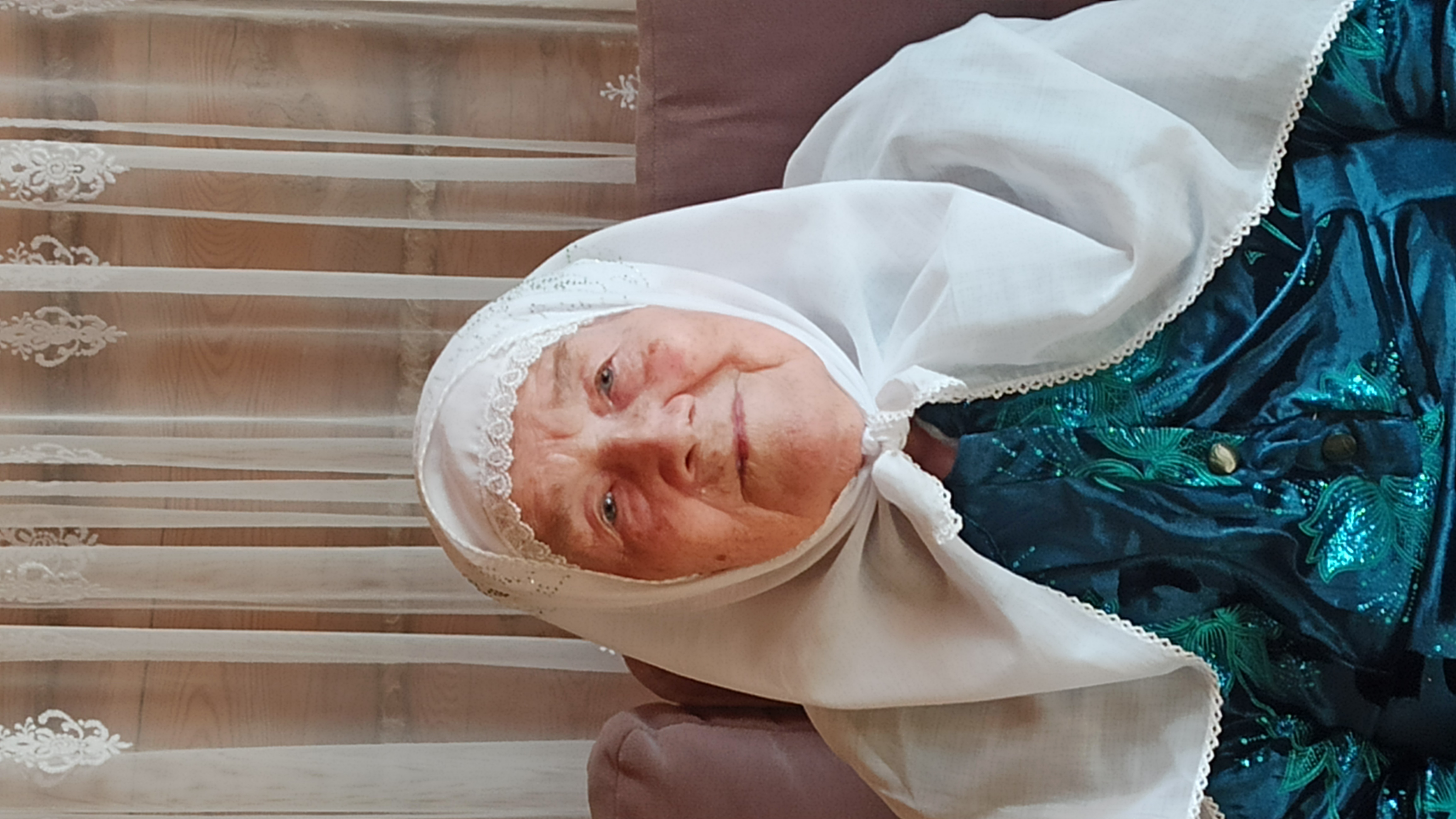 Дамира Сәлмәнова еллар буе фабриканың Мактау тактасында тора, «Хезмәт ветераны» исеменә лаек була.